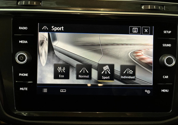 Volkswagen Tiguan cena 90900 przebieg: 98226, rok produkcji 2018 z Orzesze małe 781